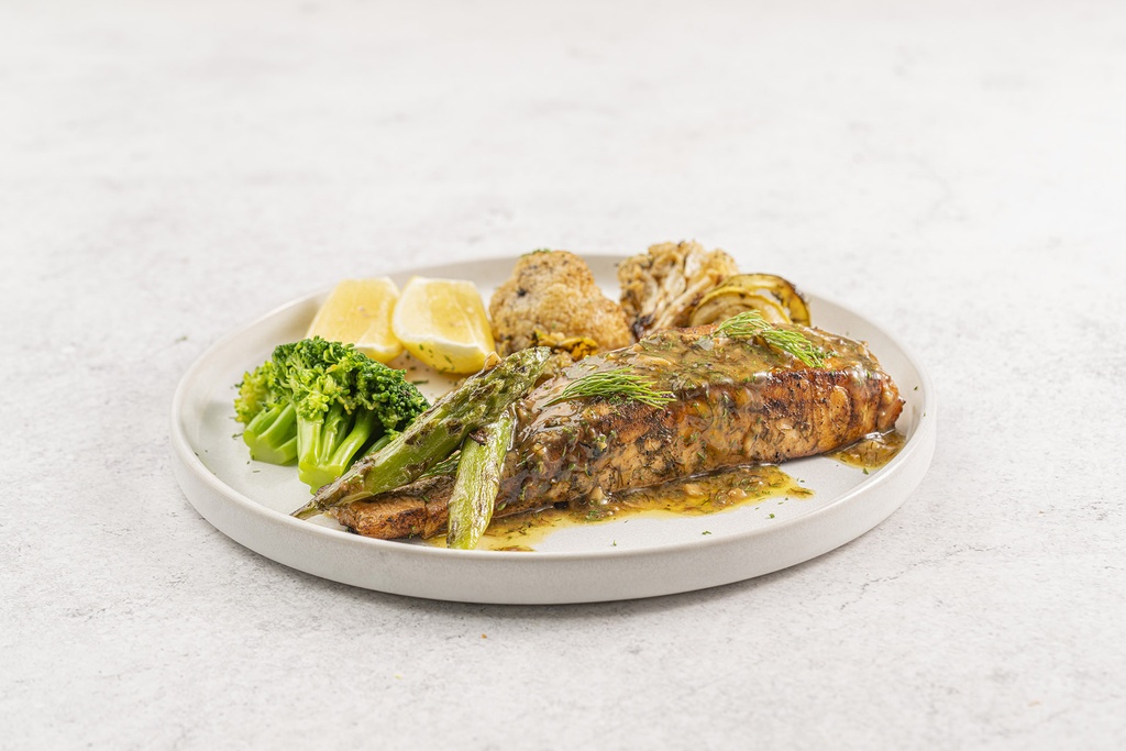 Grilled Salmon with Garlic and Lemon Sauce with Creamy Cauliflower