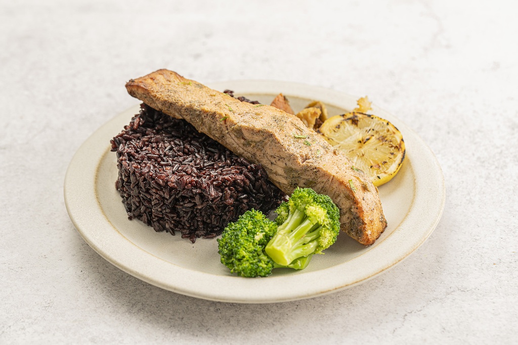 Forbidden Rice with salmon (H)
